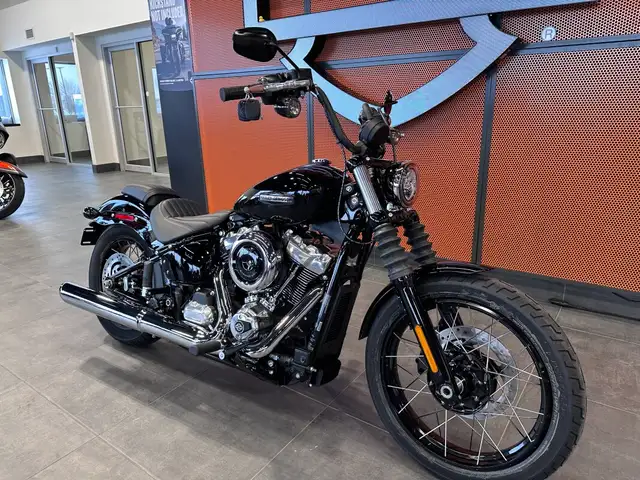 2026 Harley-Davidson Street Bob in Street, Cruisers & Choppers in Grande Prairie - Image 3