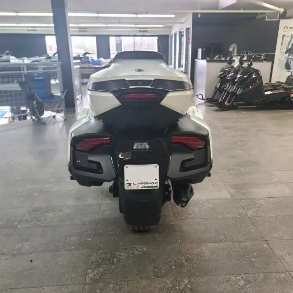 2025 CAN-AM Spyder RT Sea-to-Sky SE6 in Sport Touring in Lanaudière - Image 8