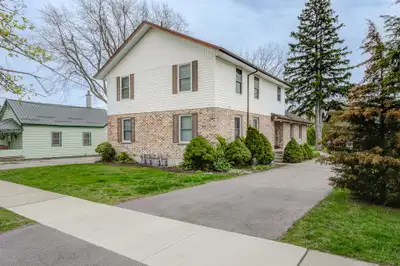 TWO BEDROOM APARTMENT IN FOUR-PLEX IN AYLMER ON WELL MAINTAINED PROPERTY WITH SHARED REAR YARD Two b...