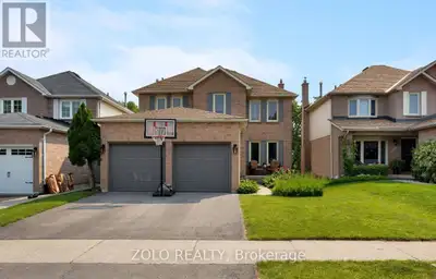 Charming Studio, 1 Bathroom Walkout Basement on a Peaceful Street ! Nestled on a picturesque ravine...