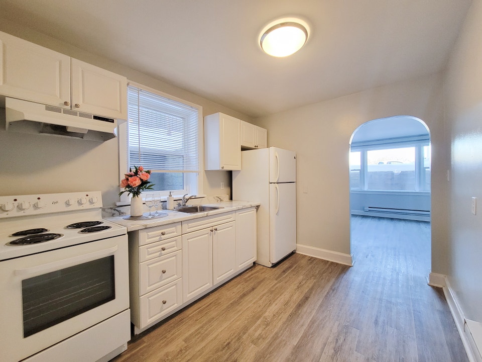 PARKING SPACE INCLUSIVE-LIVERPOOL Apartment 1 Bedroom Guelph 4
