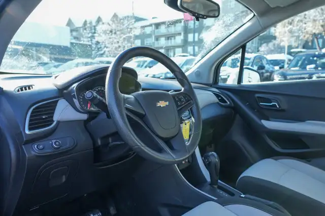 2021 Chevrolet Trax LS | Rear-View Camera | Carplay | No in Cars & Trucks in Calgary - Image 13