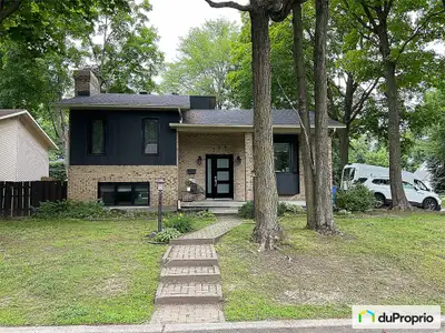 Belle propriété clé en main entièrement rénovée au gout du jour dans un secteur paisible et familial...