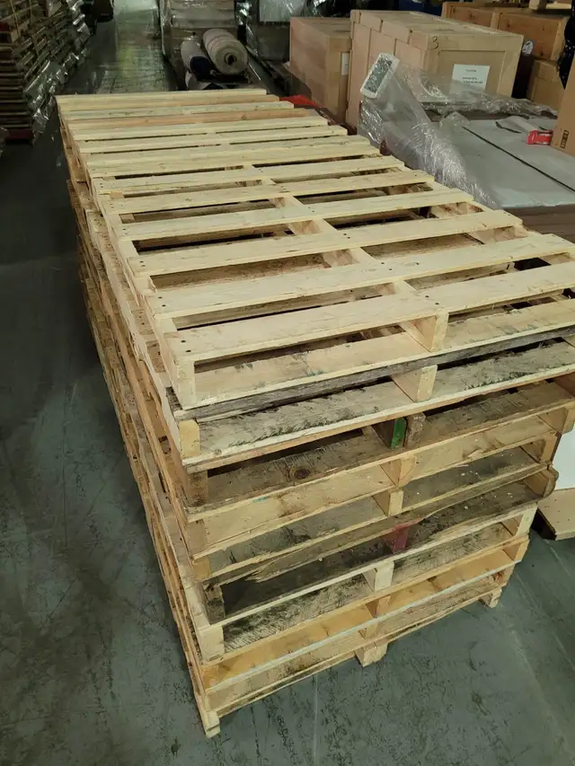 free packing filler materials PLUS pallets for sale WOOD plastic in Storage & Organization in Mississauga / Peel Region - Image 3