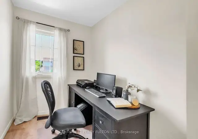 Stylish, freehold townhome! in Houses for Sale in Oshawa / Durham Region - Image 4