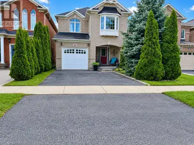 Welcome to this beautifully 3+1 bedrooms, 3 washroom home located in a sought-after Courtice neighbo...