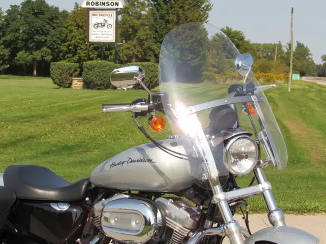 2014 Harley-Davidson XL883L Sportster SuperLow 1 Owner, ONLY 14, in Sport Touring in Leamington - Image 6