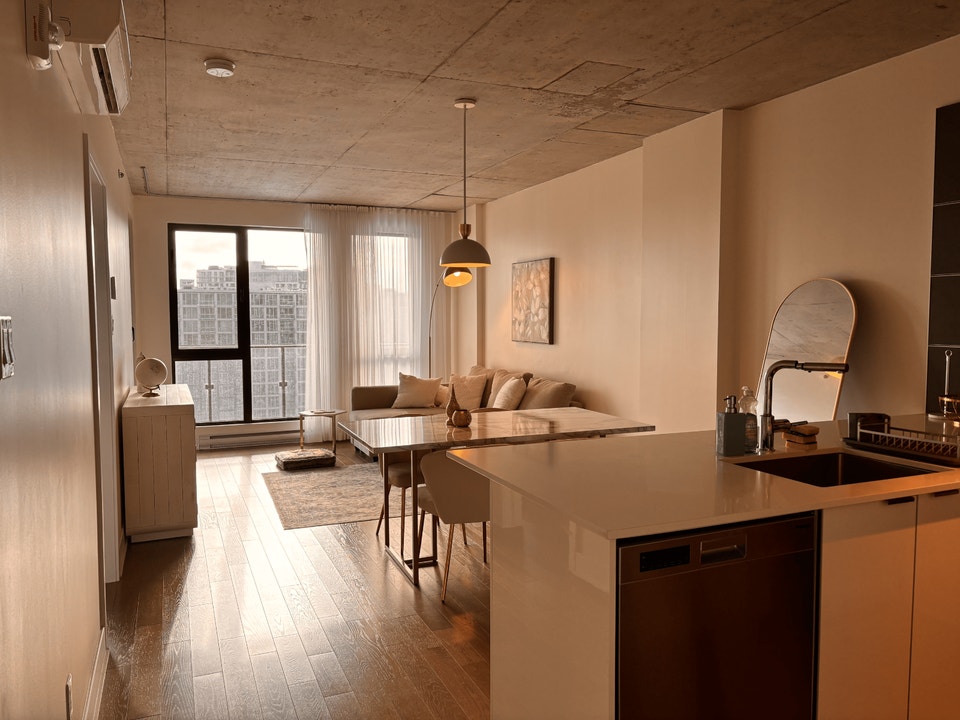 Fully furnished 1 bedroom 1 bathroom unit in Griffintown 5