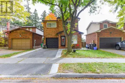 Beautifully renovated 5-level detached backsplit featuring 3 spacious bedrooms with separate living,...