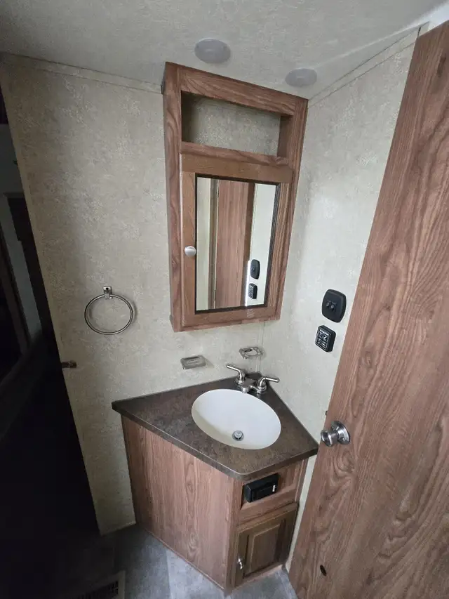 2016 Forest River FLAGSTAFF 8528 REWS in Travel Trailers & Campers in St. Albert - Image 28