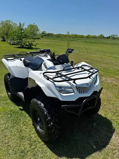 APPLY NOW: https://www.ridecollective.ca/get-pre-approved The 2019 Suzuki KingQuad 400 4x4 ASi is a...