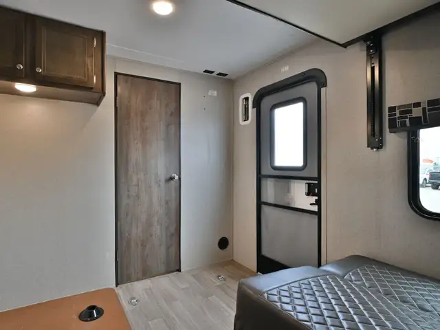 2018 Lantern 300TQ in Travel Trailers & Campers in St. Albert - Image 20