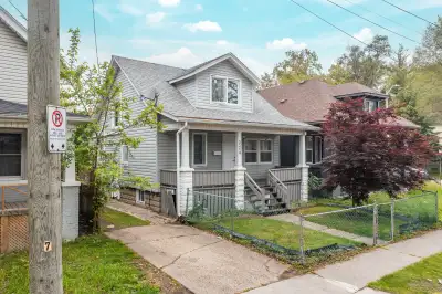 WELCOME TO THIS BEAUTIFUL 3 BED 1 1/2 BATH HOME! PERFECT FOR FAMILIES OR STUDENTS, CLOSE TO MANY AME...