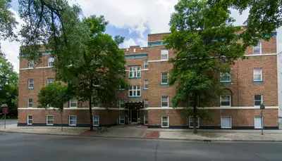 54 YOUNG One bedroom available for immediate possession! only $1095 / month Recently renovated, mode...