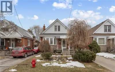 Beautiful home in one of Hamilton's most sought after urban areas near Gage Park! Gorgeous, landscap...