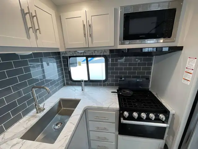 2021 KEYSTONE RV BULLET 261RBS (FINANCING AVAILABLE) in Travel Trailers & Campers in Kelowna - Image 13