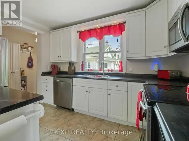 4448 FIFTH AVENUE Niagara Falls (Downtown), Ontario in Houses for Sale in St. Catharines - Image 15