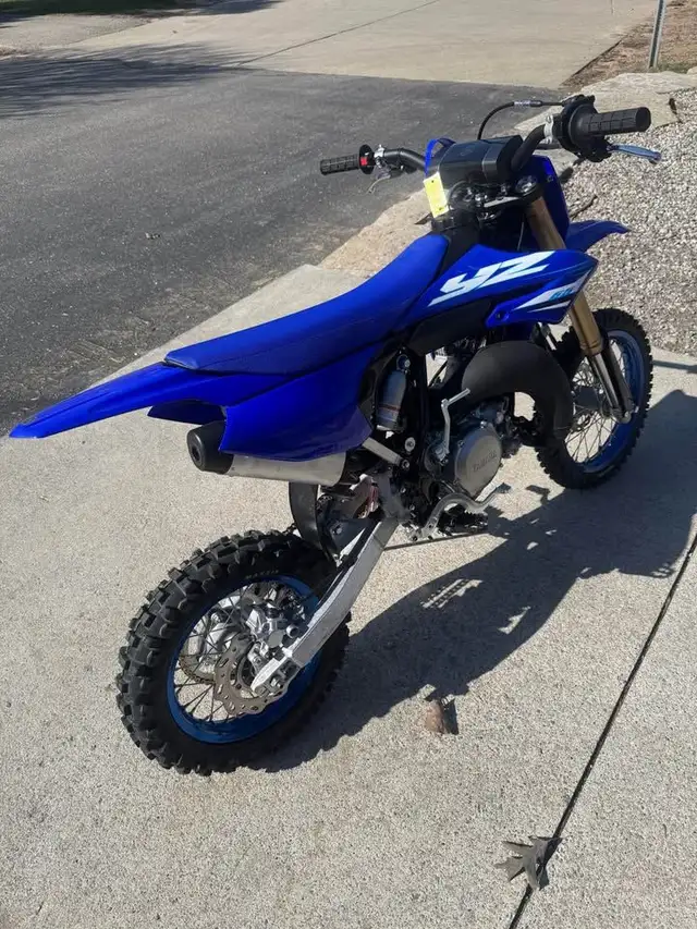2025 YAMAHA YZ450F- BLUE! in Dirt Bikes & Motocross in Edmonton - Image 5