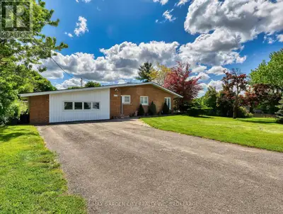 Peaceful Country Living, Minutes from Town! Looking for the serenity of country living without givin...