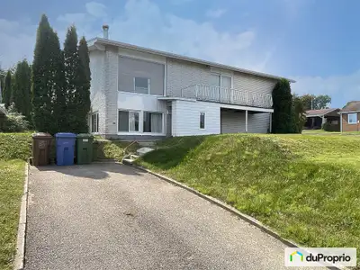 Beau Duplex dans un secteur tranquille. Près de la baie et de sa beauté. Très belle luminosité, beau...