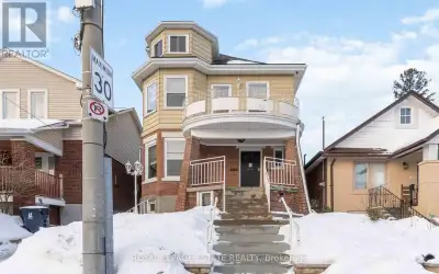5 - 142 WESTLAKE AVENUE Toronto (Woodbine-Lumsden), Ontario