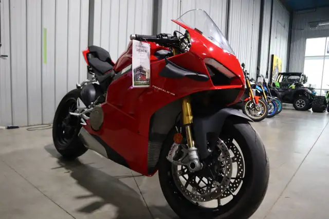 2020 Ducati Panigale V4 S Ducati Red in Sport Bikes in Edmonton - Image 3