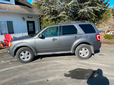 2011 silver ford escape. All wheel drive Leather interior. 276000km on it (mainly highway miles) mot...