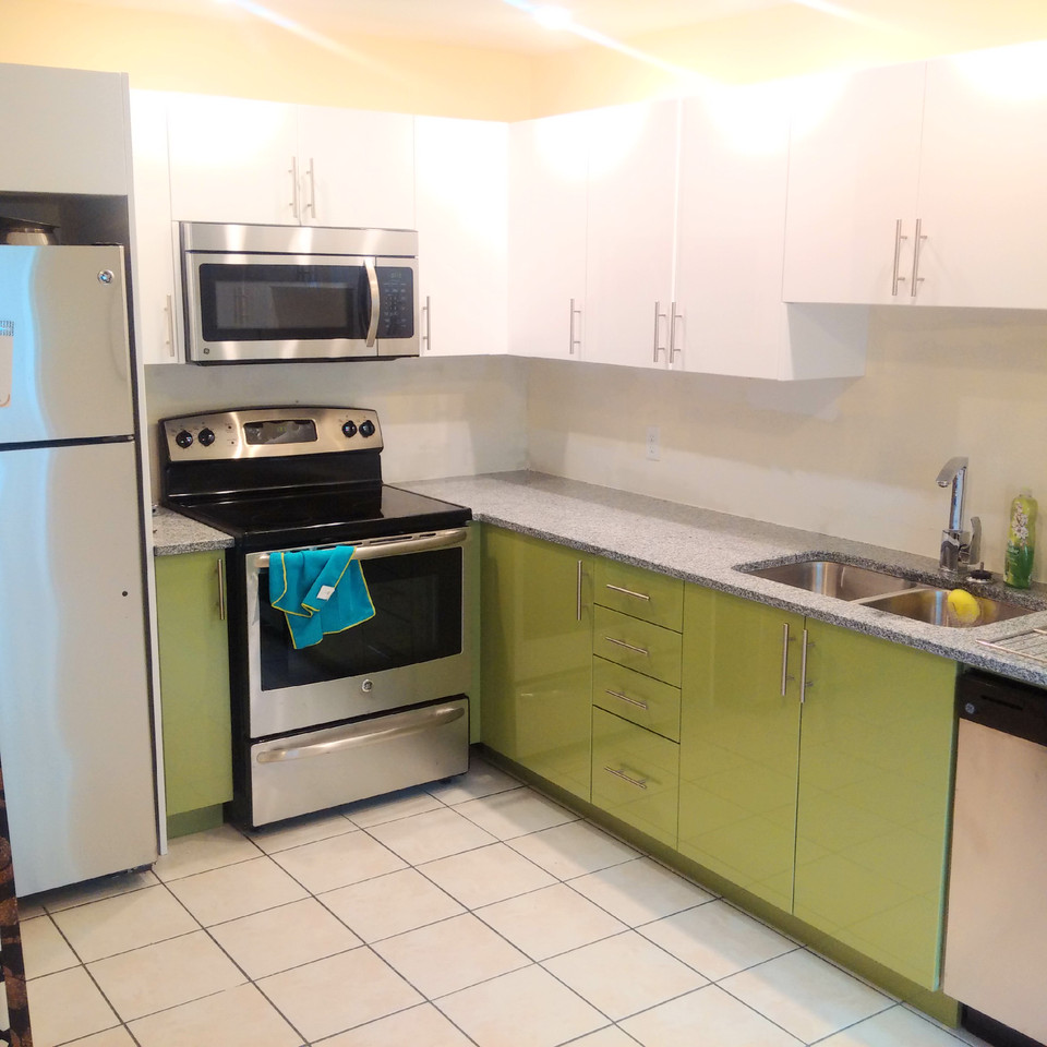 957 McLean St 3 Bedroom apartment May 1 Walk to SMU Long Term