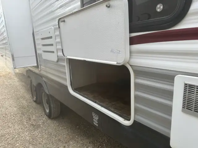 2013 Heartland TRAIL RUNNER 28 BHK in Travel Trailers & Campers in St. Albert - Image 11