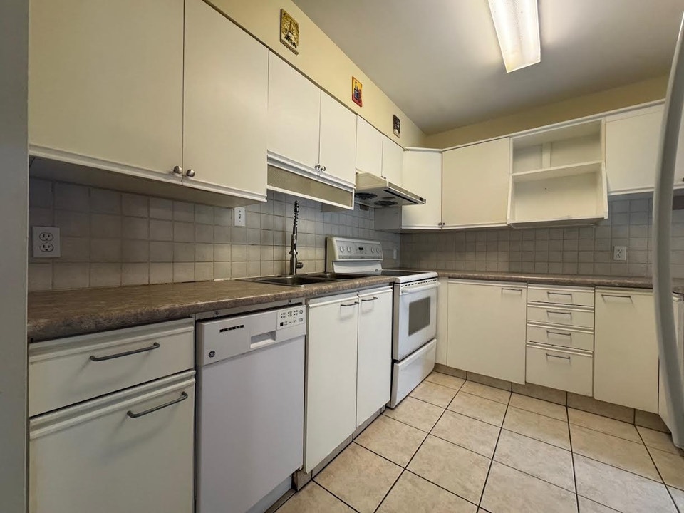 Great-Sized 3 Bedroom Townhome in Victoria Hills! (Unit 23) 3