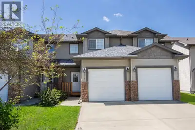 This well maintained 2 storey townhome is an excellent opportunity for investors, offering a tenant...