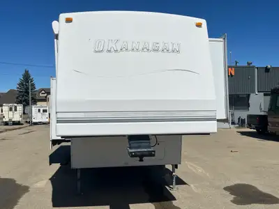 ONE OF THE LAST YEARS OF THESE CANADAIAN BUILT OKANAGAN 5TH WHEELS!!!!!!!!! One owner unit! Dual Pan...
