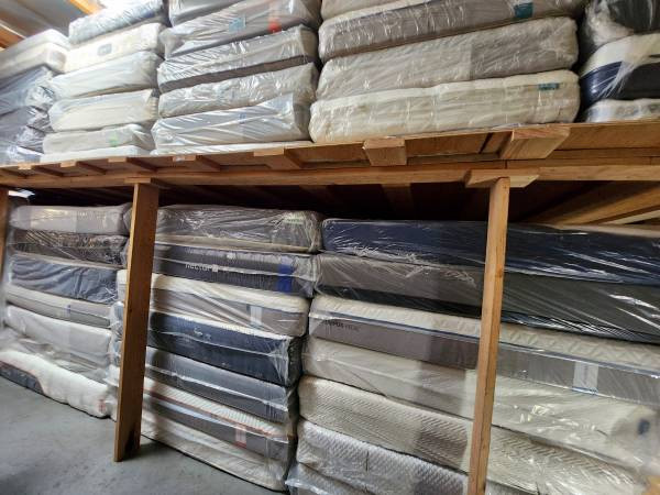WONDERFUL SUPER ⚜️MEGA ⚜️SALE ALL SIZE USED MATTRESSES IN STOCK in Beds & Mattresses in Delta/Surrey/Langley - Image 3