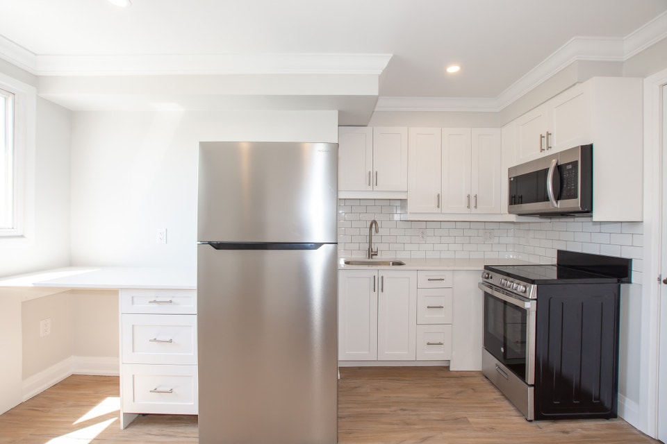 81 Empire St, Welland (Unit 13) - Extended Bachelor Apartment 2