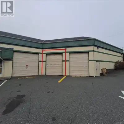 This 1,664 sq. ft. industrial space, located in the highly sought-after Boxwood area, offers a well-...