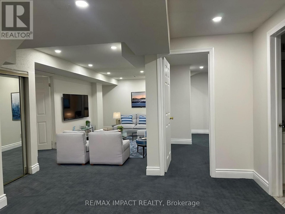 25 CALDBECK AVENUE Markham (Milliken Mills East), Ontario 2