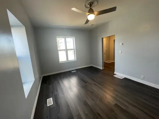 38 Octavia Street - 3 Bedroom Unit for Rent in Long Term Rentals in Belleville - Image 5