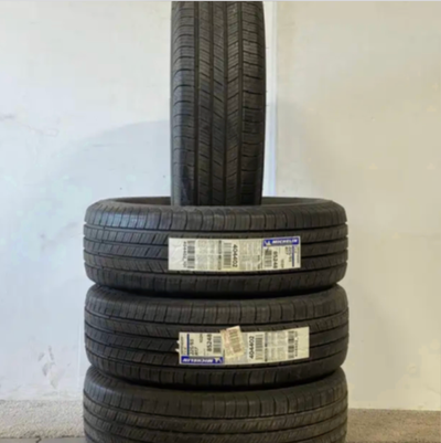 New Michelin 225/65/17 all season tires still have stickers on them $1300 new fits: Toyota RAV4 Hond...