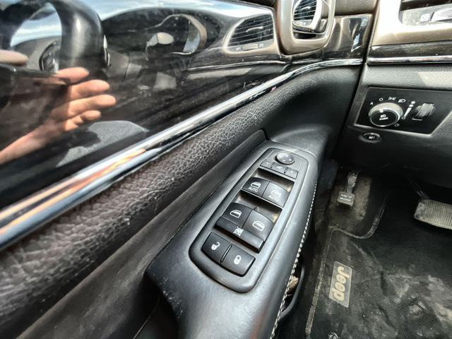2014 Jeep Grand Cherokee OVERLAND - Navigation in Cars & Trucks in Lethbridge - Image 16