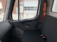 2019 Freightliner M2 106 Ryder Stock ID: 841284 Transmission Type/Speed: AUTO 6 Engine: DIESEL B6.7... (image 8)