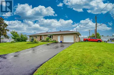 Welcome to 1149 PARISIEN STREET this unit is renovated top to bottom! This lovely 2 bed 1 bath Basem...