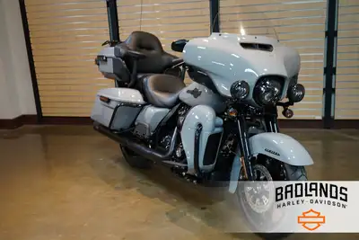 $165 Bi-WeeklyPassenger armrests with S and S slip on mufflers. 2024 Harley-Davidson Ultra Limited™P...
