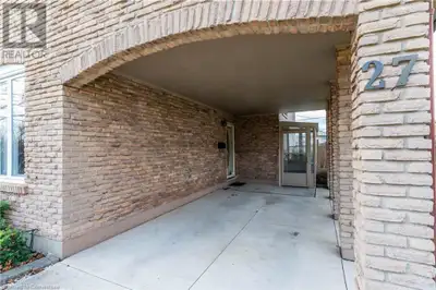 Welcome to 27 Trelawn Pkwy. Prime north end location, only steps away from Trelawn Park and 3 minute...