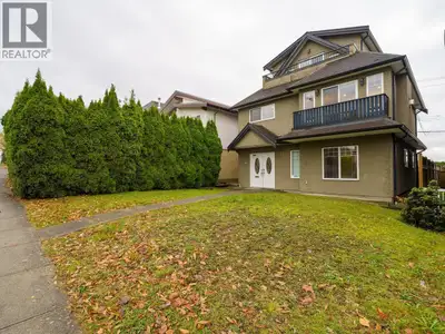 For all cash flow lovers out there, this is one of a kind. Rare three floor layout Vancouver Special...
