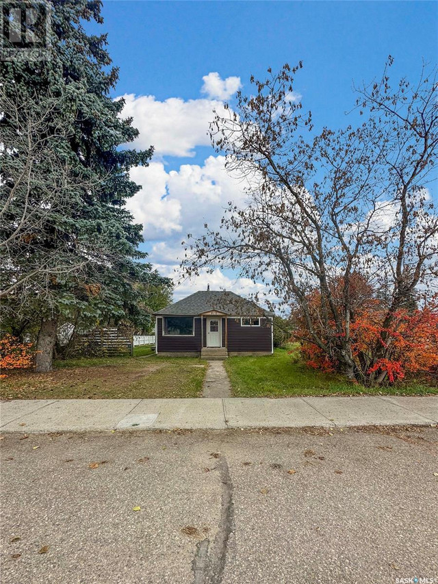 810 Lalonde STREET Whitewood, Saskatchewan Houses for Sale Regina