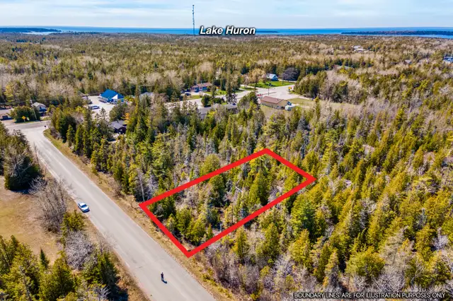 Just Shy of 0.5 AC, Walk Into Tobermory - Ashley Jackson, RE/MAX63236063778049121