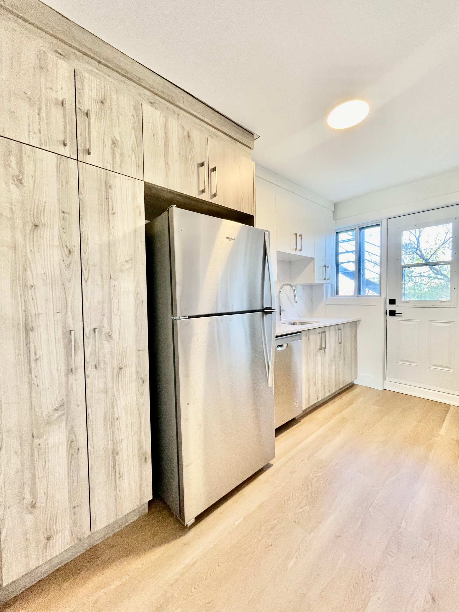 738 6e avenue — photo 3