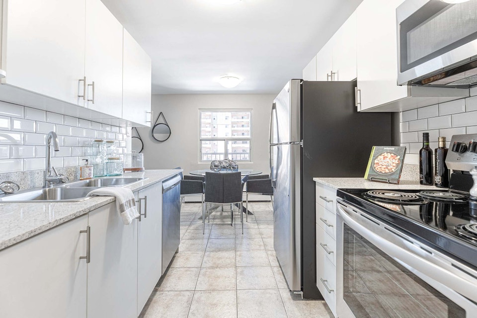 Modern 2 Bed Apartment in Huron Heights: Amenity Rich Location! 5