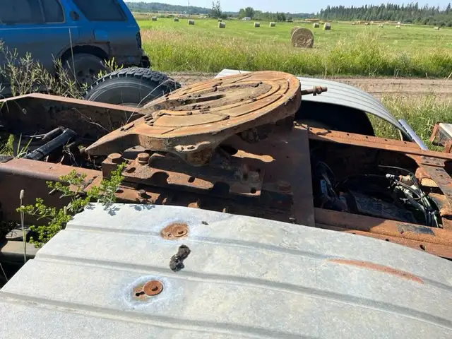 5th WHEELS HOLLAND YOST FONTAINE SOME WITH SLIDES in Heavy Equipment Parts & Accessories in Edmonton - Image 4