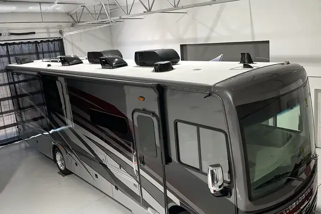 2024 Holiday Rambler Vacationer 35K - Gas Class A Motorhome. in RVs & Motorhomes in Red Deer - Image 8
